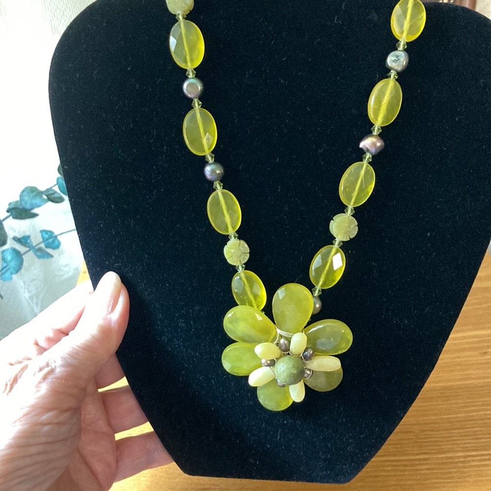 Artisan Green Necklace and matching earrings, Elegant Design - Picture 4 of 8